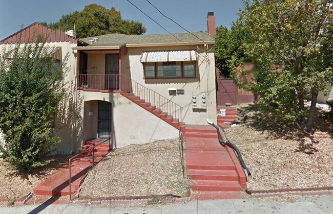 Building Photo - 3242 Hyde St