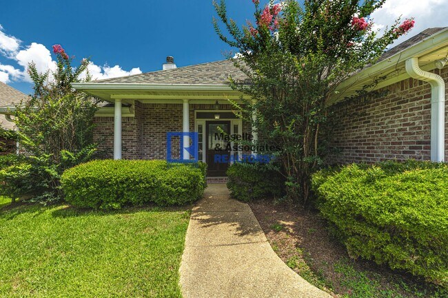 Building Photo - 3 Bed/2 Bath Home in Brandon