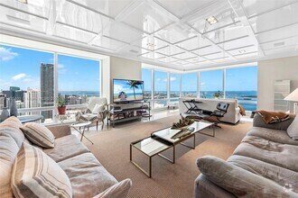 Building Photo - 1425 Brickell Ave