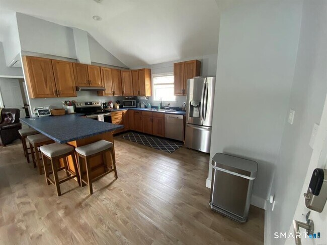 Foto del edificio - 566 Black Rock Tpke