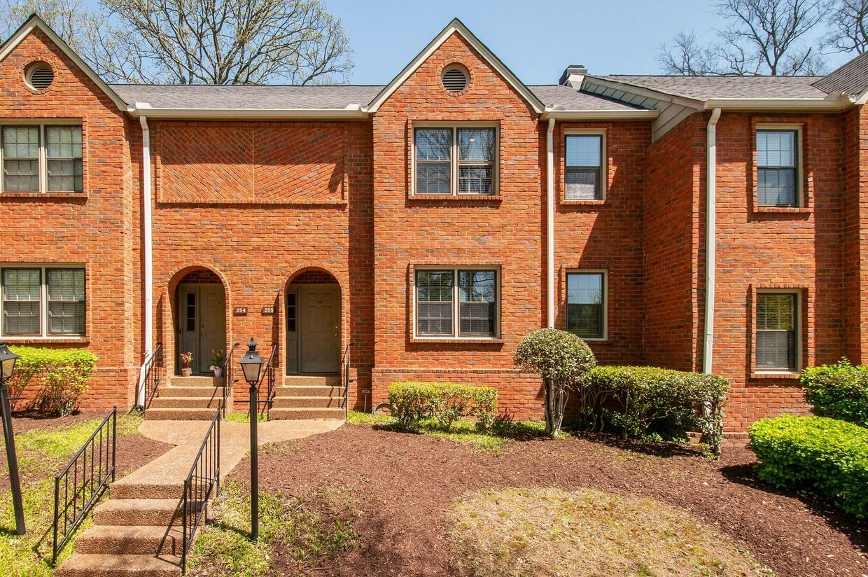 Primary Photo - Beautiful 2BE/2.5BA townhome in the highly...