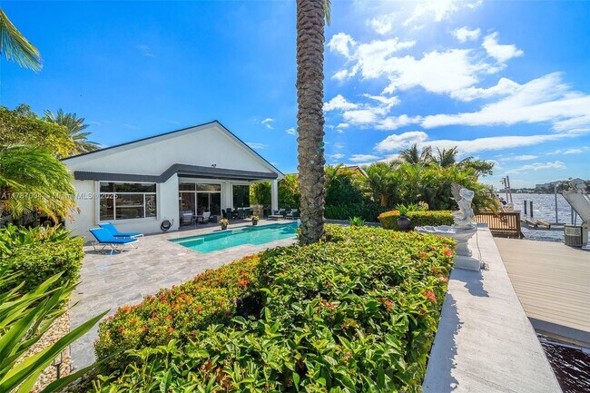 Foto del edificio - 301 S Riverside Dr