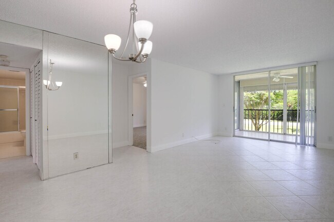 Building Photo - 6935 Huntington Ln