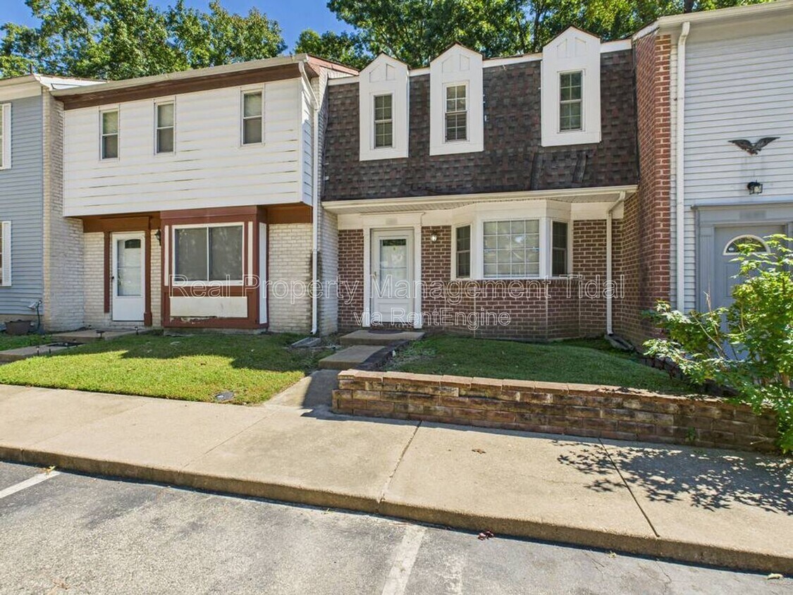 Primary Photo - 1055 Old Denbigh Blvd