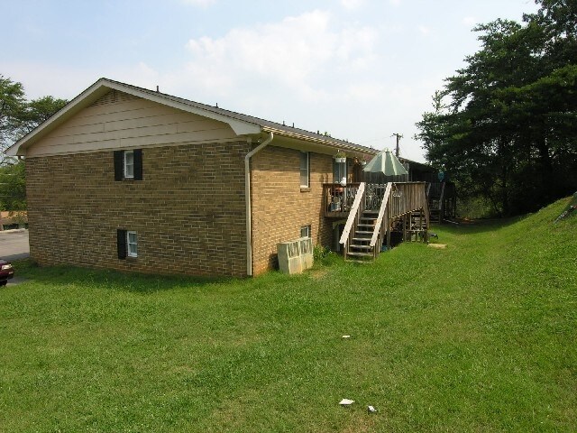Foto del edificio - 8200 Elderberry Dr