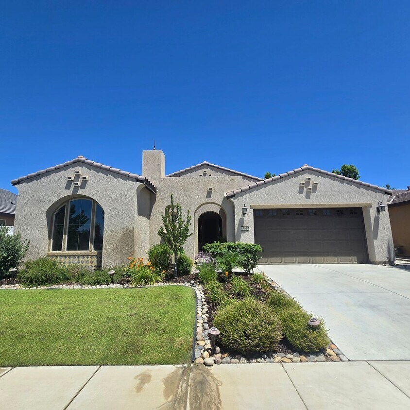 Foto principal - Highgate Community 3 bedroom -2 bath