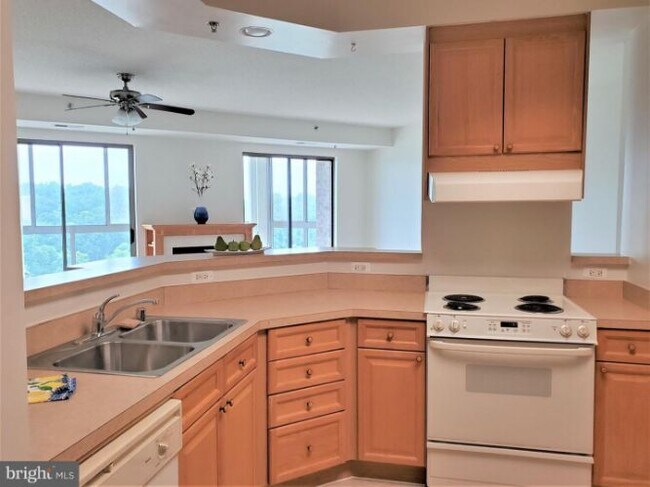Building Photo - 3100 N Leisure World Blvd