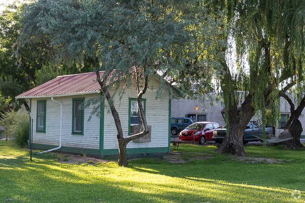 Outside - 3804 N Valley Dr