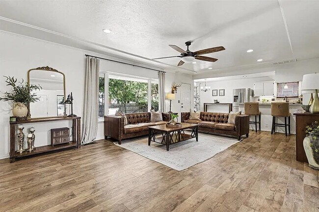 Foto del edificio - 1316 Mockingbird Ln