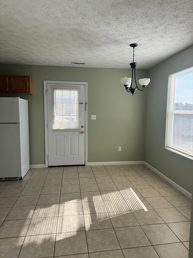 Foto del edificio - 58 Snow Hill Church Rd