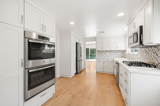 Building Photo - 41 Oakleaf Ave