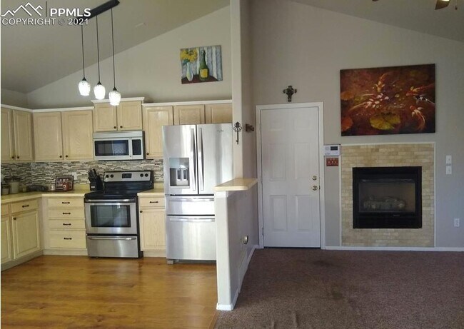 Building Photo - 2-story Home on HUGE CORNER LOT in Pueblo West