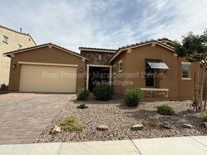 Building Photo - 8723 W Vista Ave