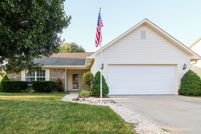 Foto principal - Newly Renovated 3 Bedroom Home in Avon Sch...