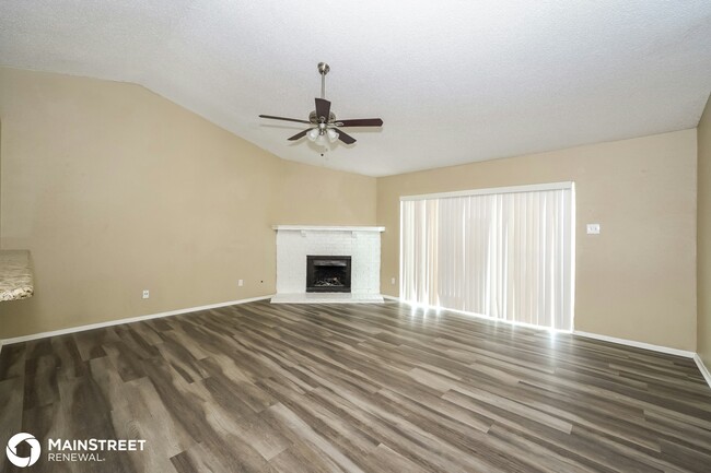 Foto del edificio - 7305 Shadow Bend Dr