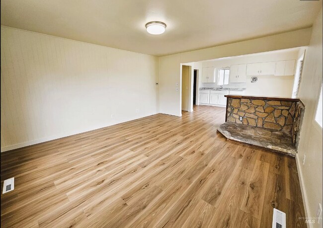 Building Photo - Updated home in the Lewiston Orchards