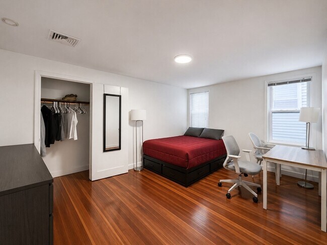 Building Photo - 803 Boylston St
