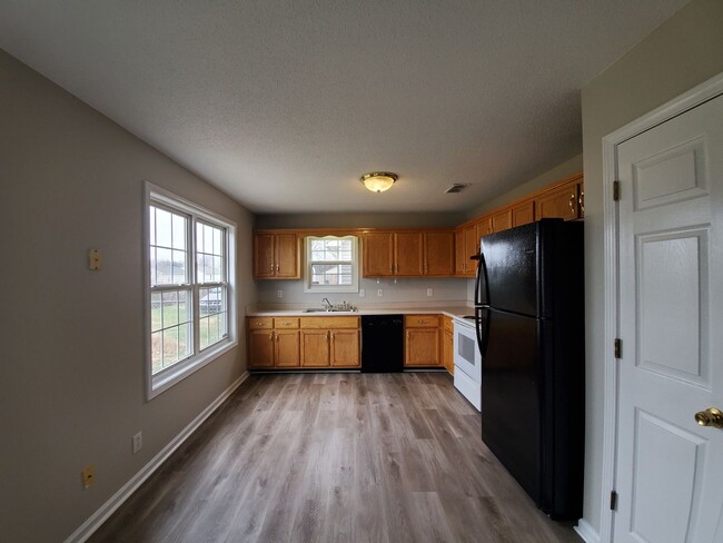 Building Photo - $1325.00 Beautiful 3 Bedroom 1.5 Bath Ranc...