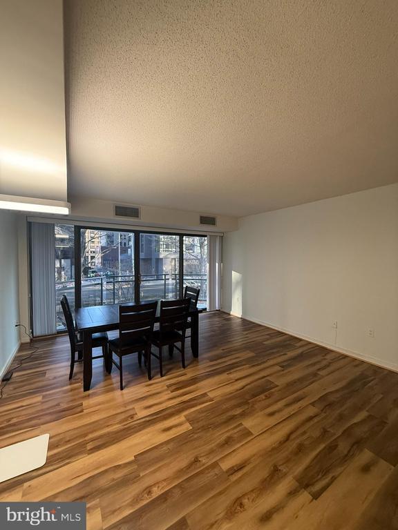 Foto del edificio - 1530 Key Blvd