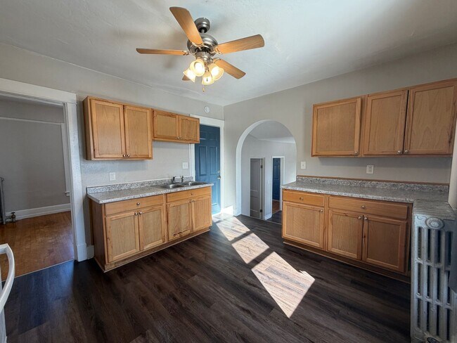 Foto del edificio - 1865 Fisher St