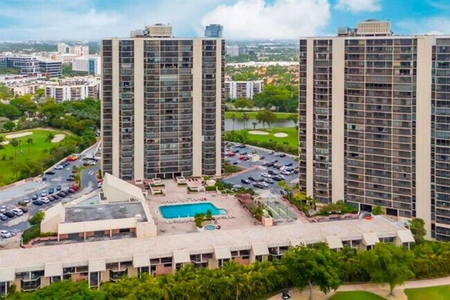 Building Photo - 20335 W Country Club Dr