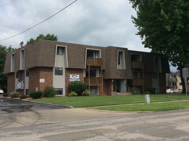 Building Photo - Magers Management - Student Housing