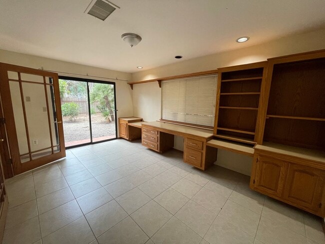 Building Photo - Spacious 3 bed + Bonus room 2 bath House n...