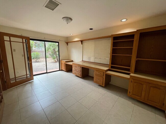 Foto del edificio - Spacious 3 bed + Bonus room 2 bath House n...