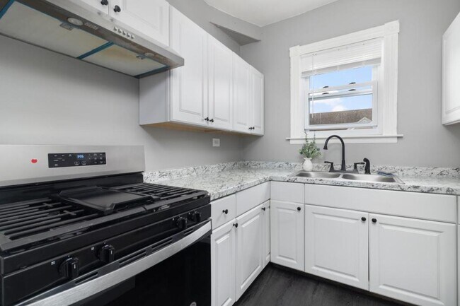 Foto del edificio - 748-750 Atwells Avenue