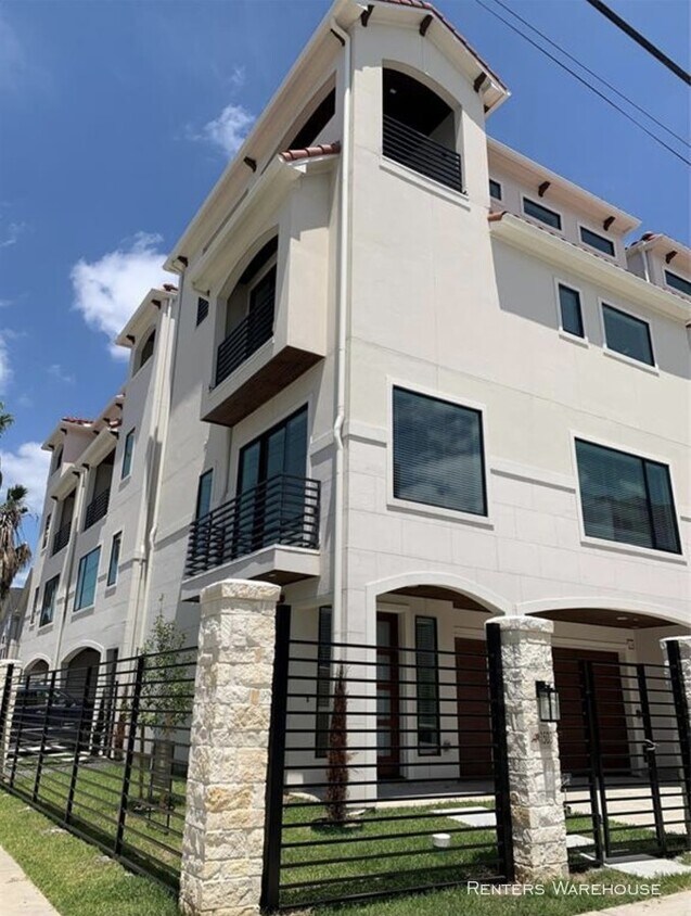 Foto del edificio - Townhome for lease in Rice Military