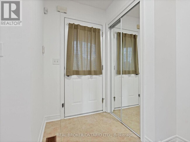 Photo du bâtiment - 462 Staines Rd