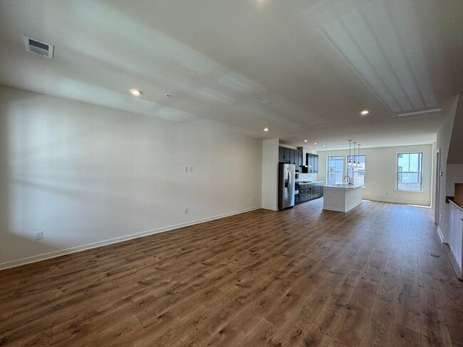 Building Photo - Stylish 3 Bed 2.5 Bath Interior Townhome I...
