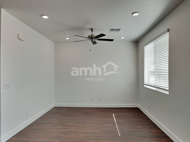 Foto del edificio - 9636 Harkes Dr