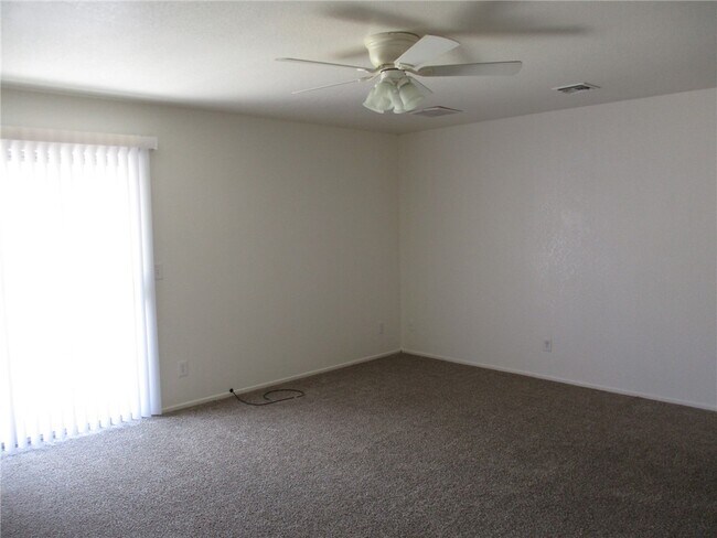 Foto del edificio - 1489 Bluffs Cir