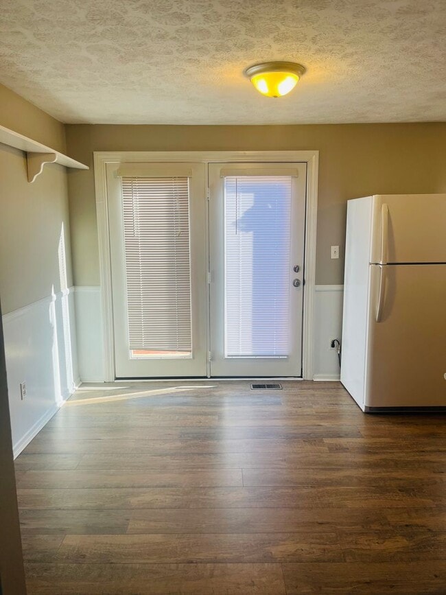 Foto del edificio - Hillview 3BR with Finished Basement & Big ...