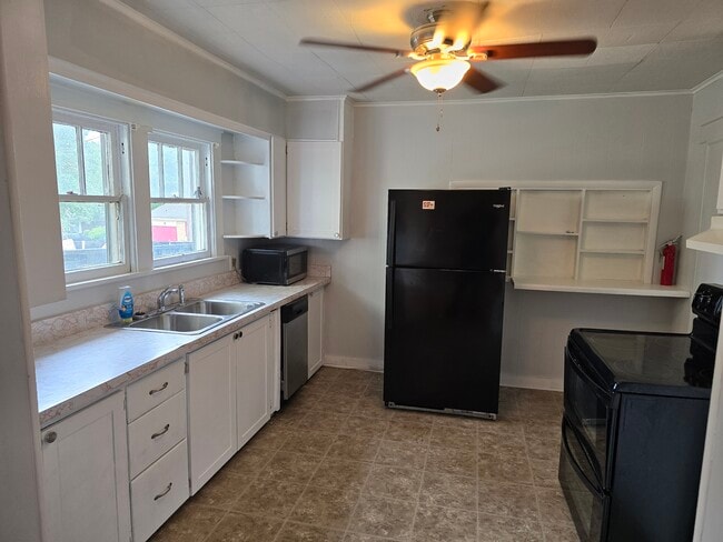 Building Photo - 207 Moncrief Ave