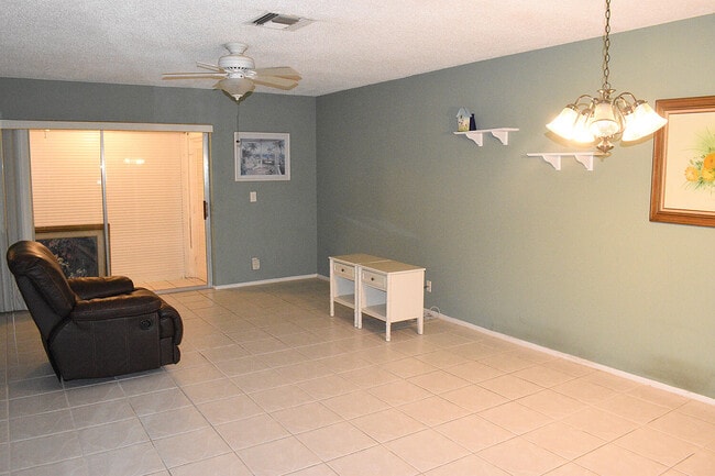 Foto del edificio - 2523 Dudley Dr W