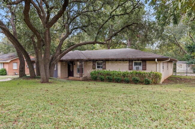 Foto del edificio - 8806 Fox Hollow Dr