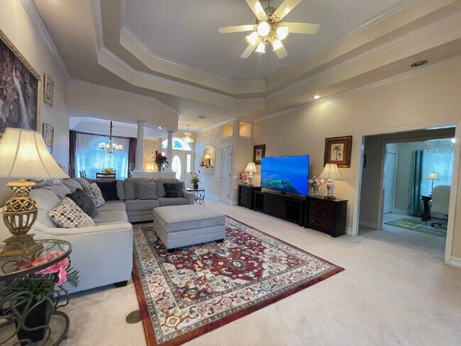 Foto del edificio - 4Br/2.5Ba Huge home with a sunroom
