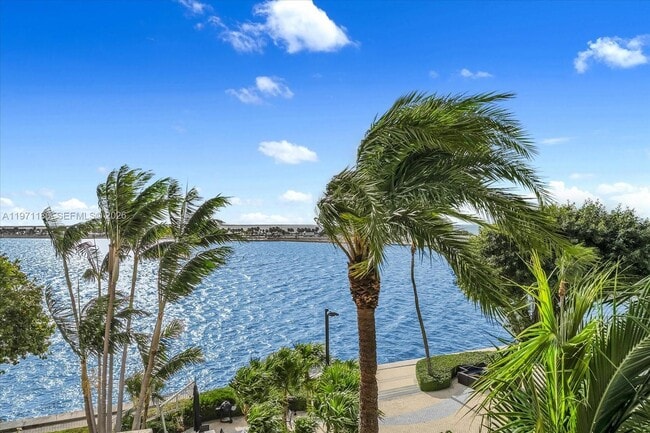 Foto del edificio - 2451 Brickell Ave