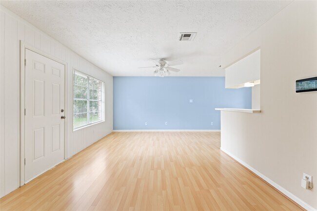 Building Photo - 5039 Parkland St