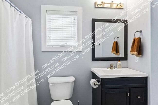 Building Photo - EXECUTIVE RANCH!! 5 Bedroom, 3 Bathroom Ho...