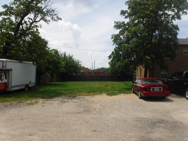 Building Photo - 400 S Hydraulic St