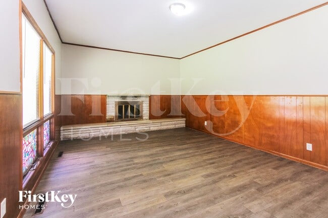 Building Photo - 5750 Wallingwood Dr