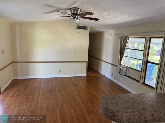 Foto del edificio - 3161 SW 53rd Ave