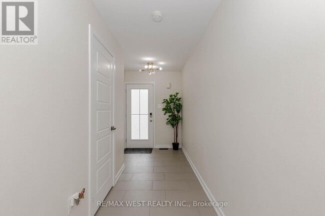 Building Photo - 74 Pagebrook Cres