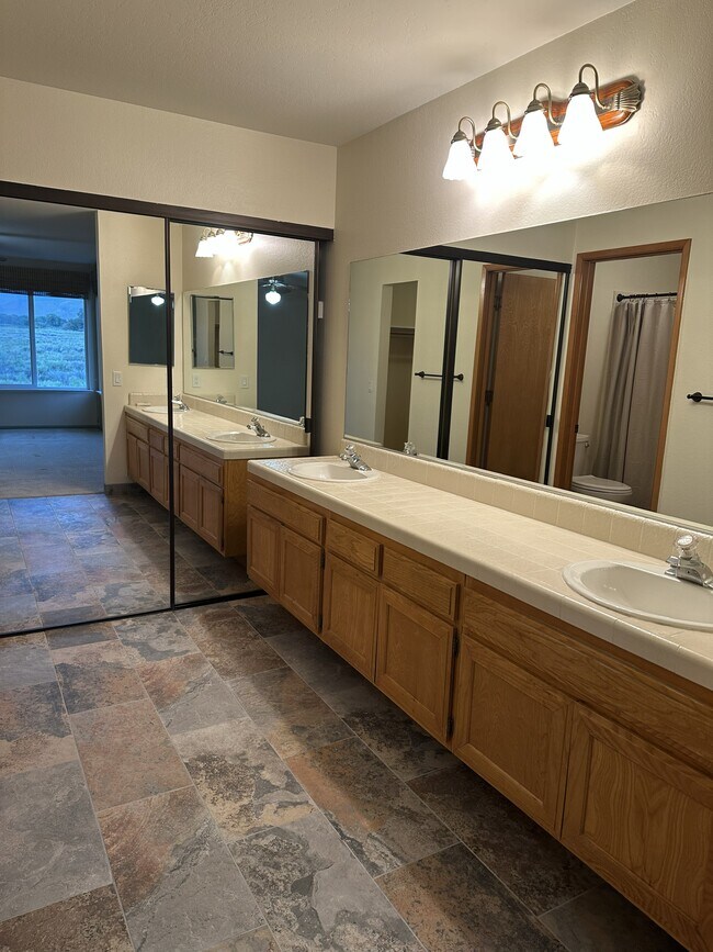 Foto del edificio - 1631 Shoshone Dr