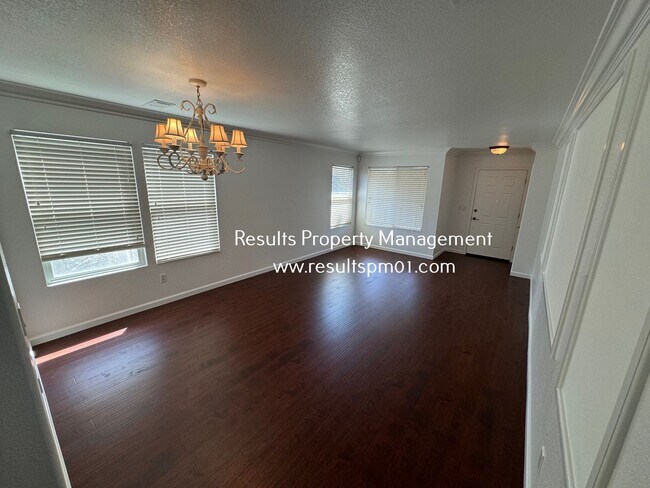 Foto del edificio - Roseville 4 Bedroom Beauty with Bonus Room!