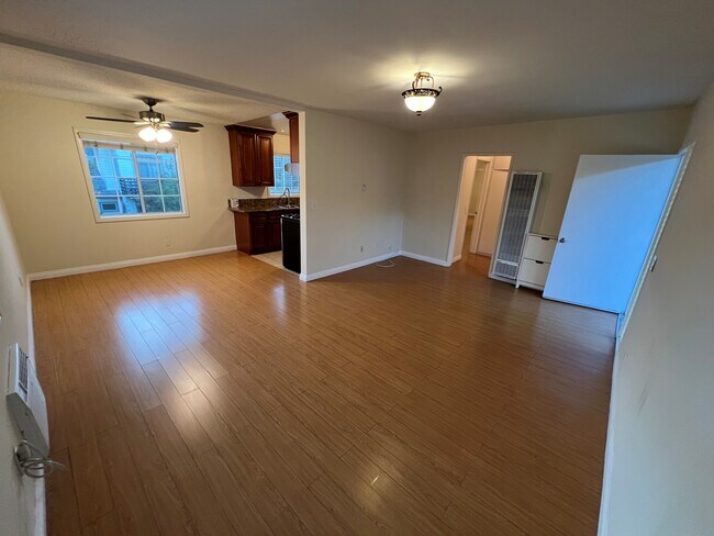 Foto del edificio - 1319 E California Ave