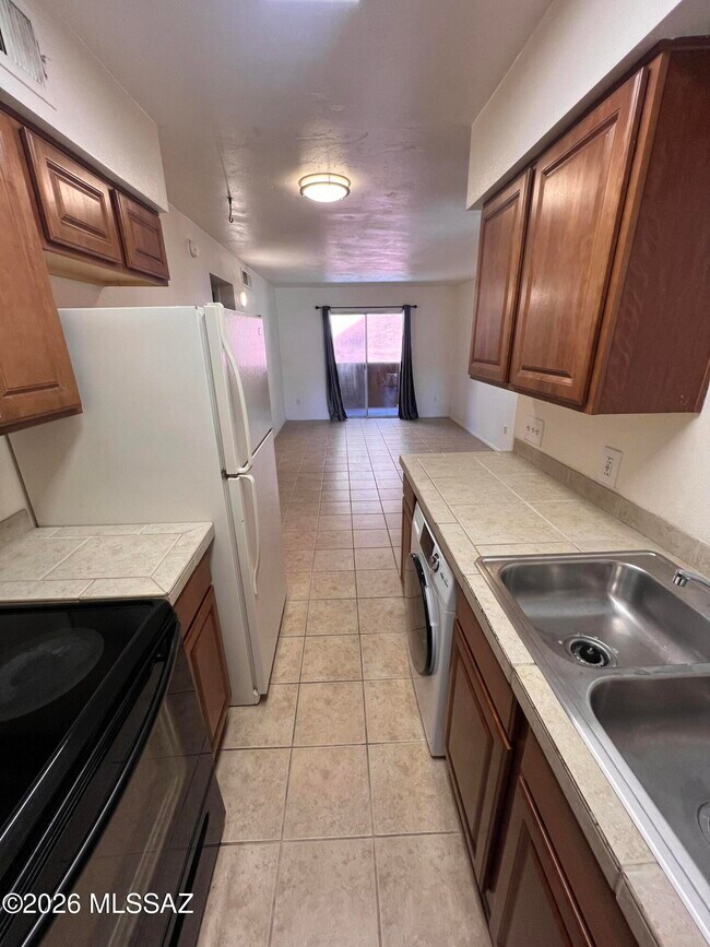 Foto del edificio - 1810 E Blacklidge Dr
